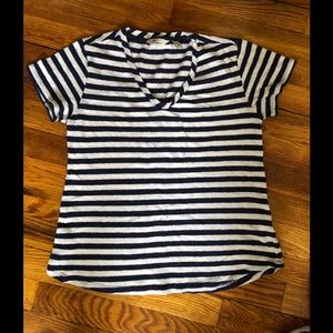 EUC, Vineyard Vines striped V neck tee 🐳